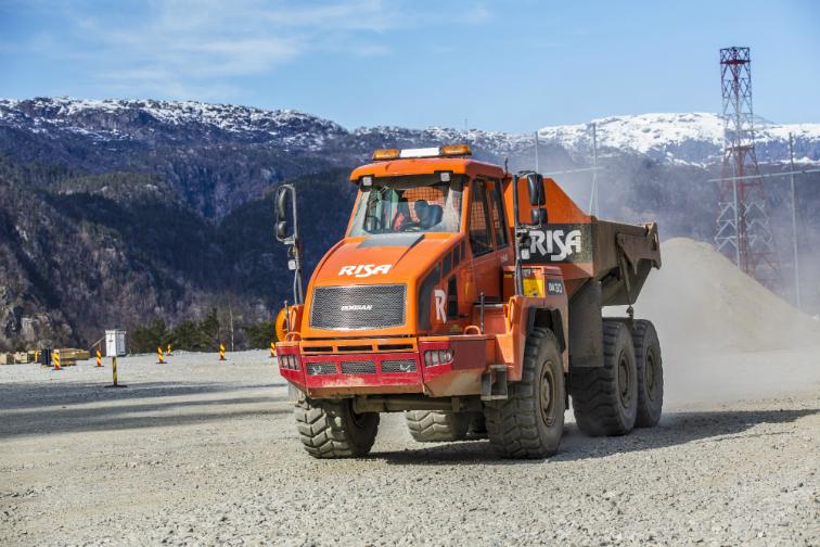 A picture of an off road dumper truck 